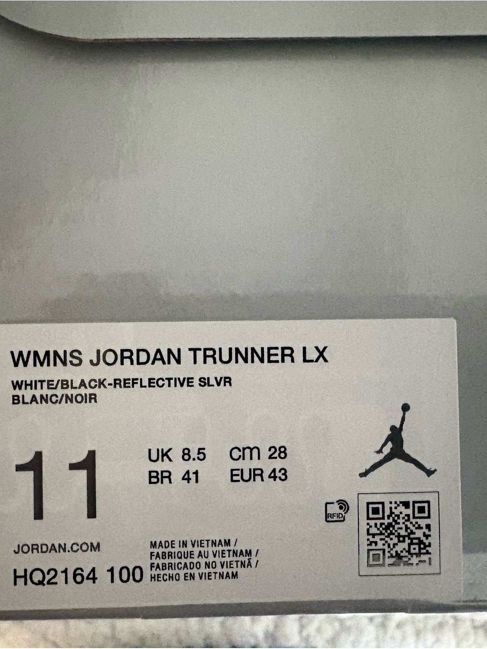 Jordan WMNS Trunner LX Box Label in White and Black